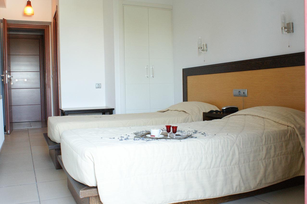 Aposperides Hotel Livadi  Buitenkant foto