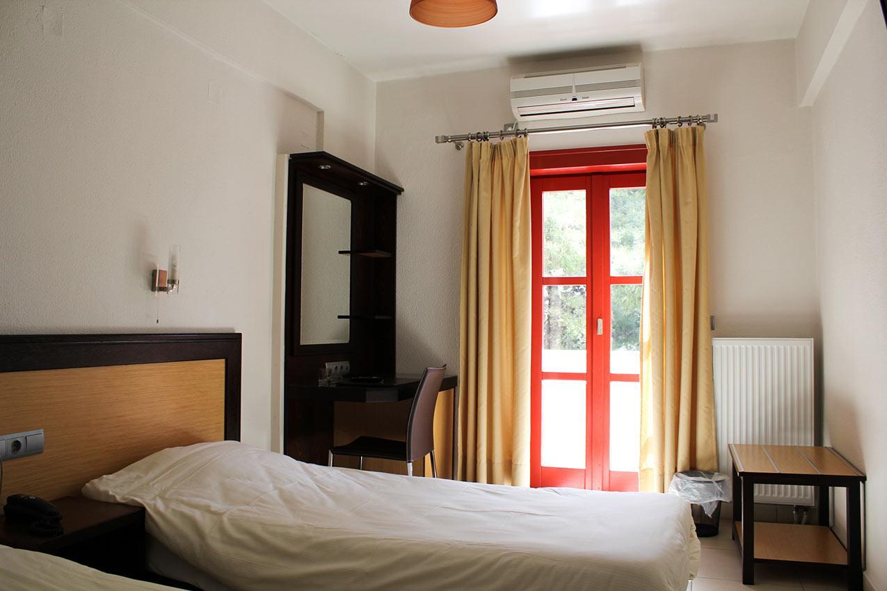 Aposperides Hotel Livadi  Buitenkant foto
