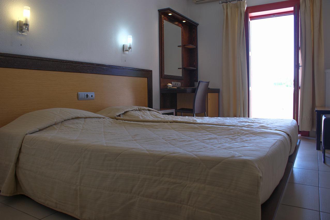 Aposperides Hotel Livadi  Buitenkant foto