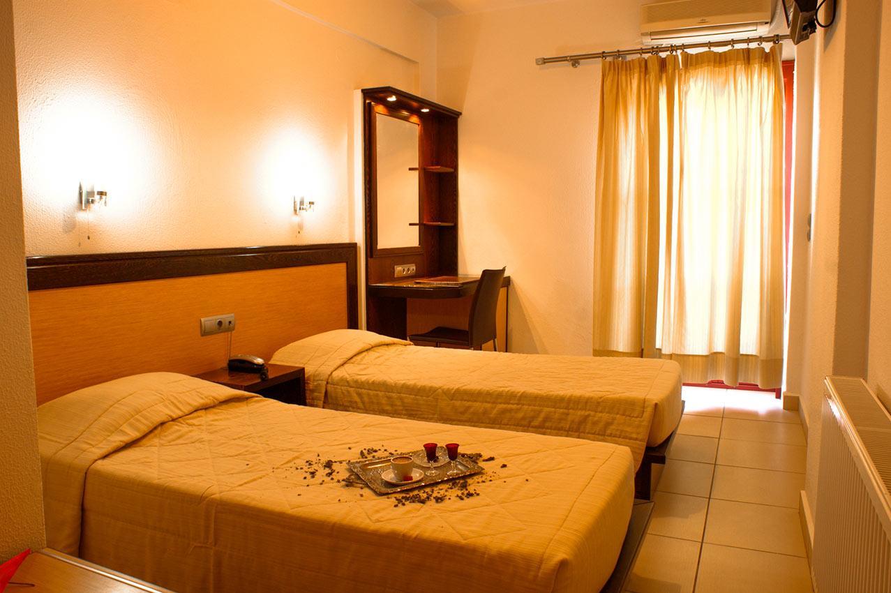 Aposperides Hotel Livadi  Buitenkant foto
