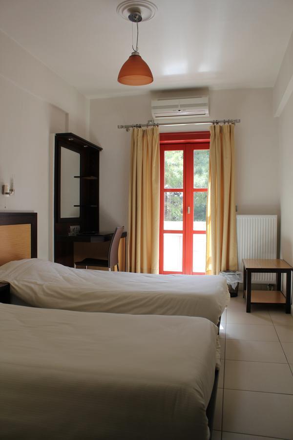 Aposperides Hotel Livadi  Buitenkant foto