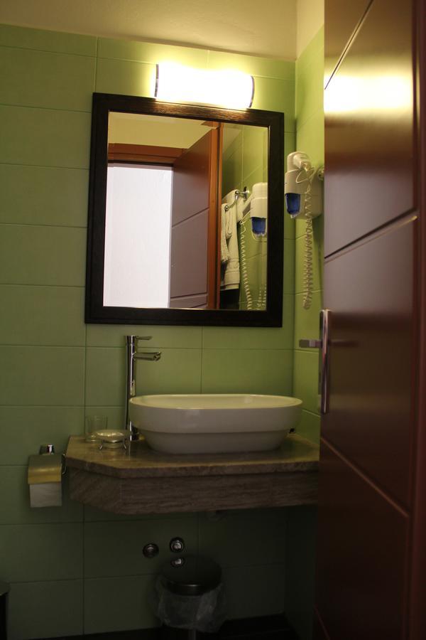 Aposperides Hotel Livadi  Buitenkant foto